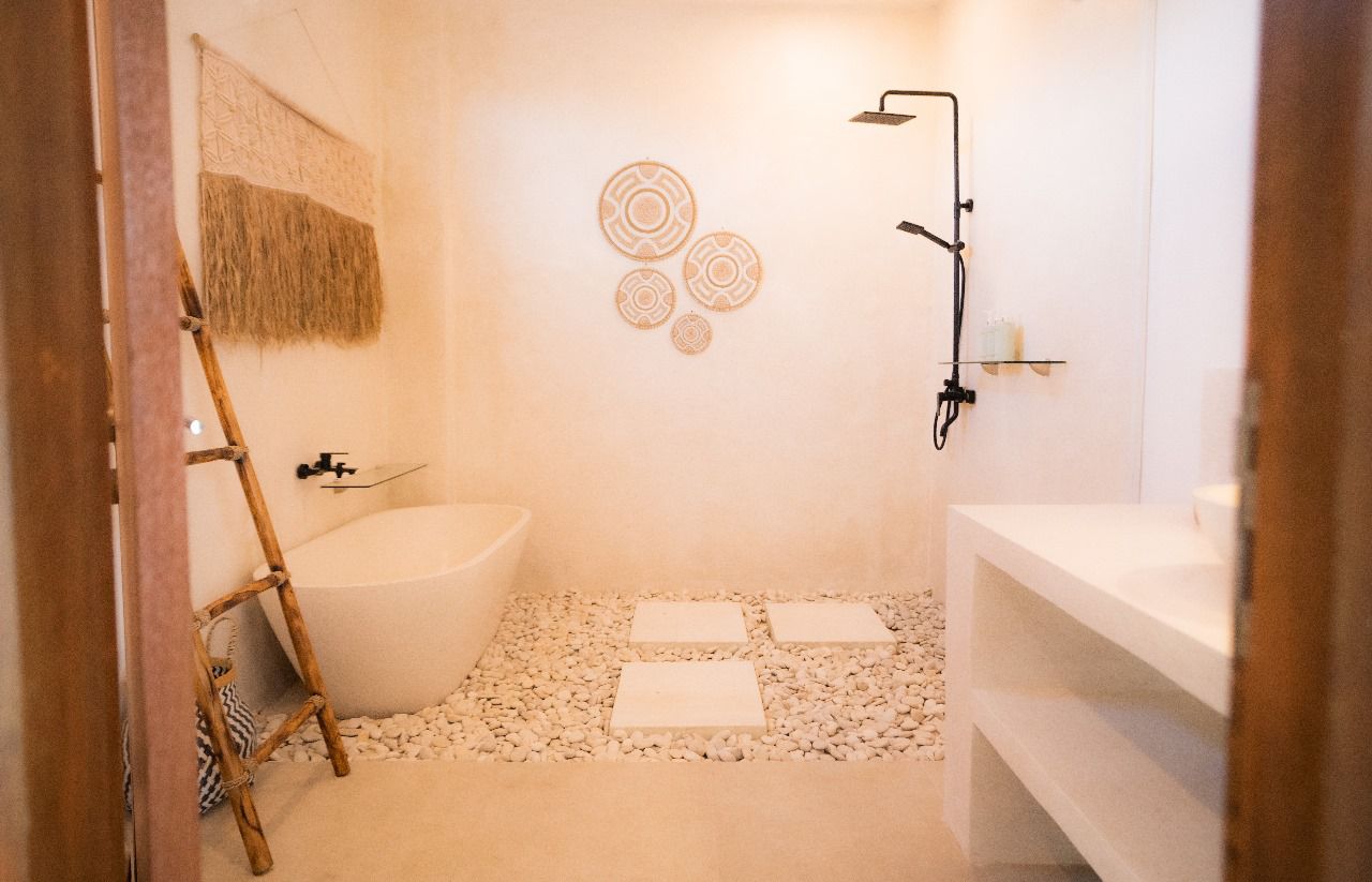 Second stone bathroom at Villa Amazonica