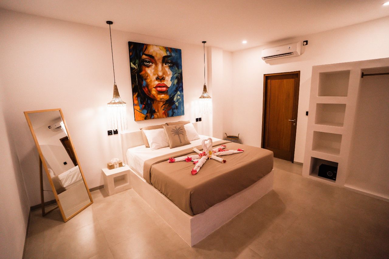 Bedroom with bold art at Villa Amazonica